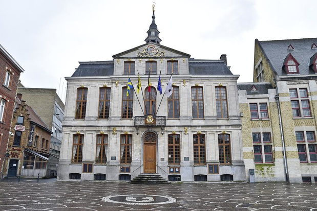 Roeselare; Van stadhuis tot kasteel van Rumbeke - Mamaliefde.nl