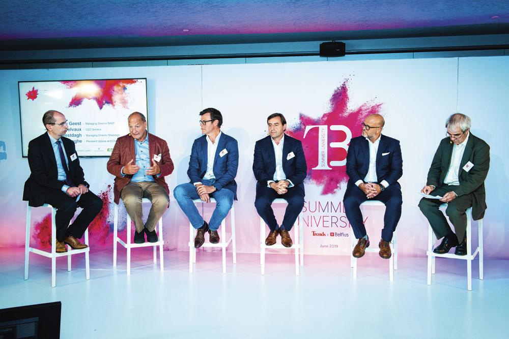 De gauche à droite. Wouter De Geest, CEO de BASF; Eric Mestdagh, CEO du groupe Mestdagh; Bernard Delvaux, CEO de la Sonaca; Bart Verhaeghe, président de UPlace et du FC Bruges., dann