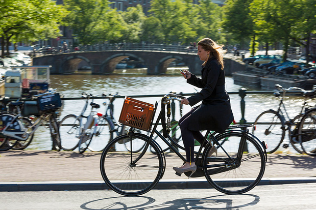 Effectief Dom breuk Nederland verbiedt smartphonegebruik op de fiets - Nieuws - Data News